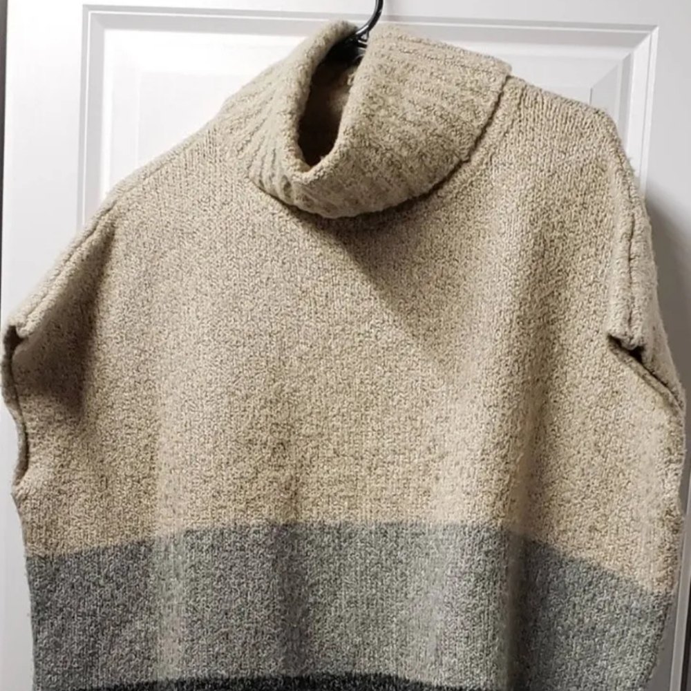 Bobeau Women's Poncho Sweater Size: Small S/P Fringe Turtleneck